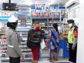 Polsek Pabean Cantikan Gelar Patroli di Mini Market, Sosialisasikan Aturan Jam Malam
