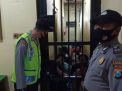 Cegah Penyelundupan Narkoba, Polsek Semampir Lakukan Pengecekan Rutin Ruang Tahanan