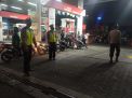 Patroli Malam di SPBU, Polsek Pabean Cantikan Ingatkan Agar Waspada Terhadap Pembayaran Menggunakan Uang Palsu