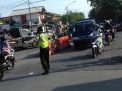 Personil Unit Lantas Polsek Asemrowo Laksanakan Pengaturan Pagi, Berikan Pelayanan Kepada Masyarakat
