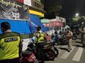 Datangi Warung-Warung, Polsek Semampir Gelar Operasi Pemberlakuan Jam Malam