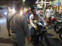 Polsek Semampir Gelar Operasi Penertiban Masker di Depan Mako, Amankan 6 Pelanggar Prokes