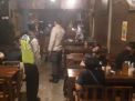 Polsek Krembangan Sasar Warung-Warung Dalam Rangka Operasi Jam Malam Diikuti Penertiban Masker