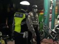 Polsek Asemrowo Gelar Operasi Jam Malam Diikuti Penertiban Masker di Warung-Warung