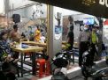 Polsek Asemrowo Gelar Operasi Pemberlakuan Jam Malam, Datangi Warung-Warung