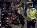 Polsek Asemrowo Sasar Warung & Kios, Gelar Operasi Jam Malam