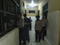 Polsek Kenjeran Laksanakan Pengecekan Rutin Tahanan Usai Apel Malam