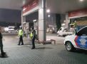 Gelar Patroli Malam di SPBU, Polsek Pabean Cantikan Antisipasi 3C & Sampaikan Pesan Waspada Uang Palsu