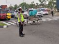 Polsek Krembangan Atur Lalu Lintas Pagi Bantu Pekerja & Anak-anak Sekolah