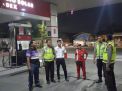 Personil Lintas Unit Polsek Asemrowo, Gelar Patroli Malam di SPBU