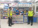 Polsek Asemrowo Gelar Patroli di Mini Market, Sampaikan Pesan Waspada Uang Palsu