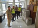 Polsek Asemrowo Kawal Pendistribusian Logistik Pilgub
