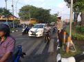 Unit Lantas Polsek Asemrowo Lakukan Pengaturan Pagi Cegah Kemacetan