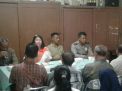 Babinkamtibmas Morokrembangan Hadiri Rapat 3 Pilar, Bahas Rumah Tidak Layak Huni