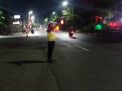 Antisipasi Kecelakaan, Satlantas Polres Tanjung Perak Gelar Pengaturan Lalu Lintas di Malam Hari