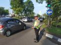 Unit Lantas Polsek Asemrowo Berikan Pelayanan Melalui Pengaturan di Pagi Hari