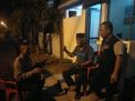 Panit Binmas Polsek Asemrowo Sambang Pemukiman Dalam Rangka Patroli Malam