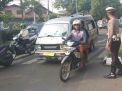 Unit Lantas Polsek Asemrowo Gelar Pengaturan Pagi Bantu Keberangkatan Anak Sekolah