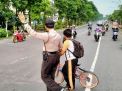 Polsek Asemrowo Gelar Pengaturan Pagi Berikan Pelayanan Kepada Pekerja & Anak Sekolah