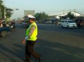 Satlantas Polres Tanjung Perak Lakukan Pengaturan Pagi di Jalan Margomulyo