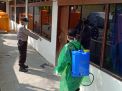 Babinkamtibmas Sidotopo & Satgas Linmas Lakukan Penyemprotan Disinfektan Cegah Penyebaran Corona