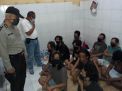 Pantau Kesehatan Tahanan, Polsek Asemrowo Laksanakan Pengecekan Rutin Setiap Hari