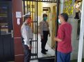 Antisipasi Tahanan Sakit, Polsek Asemrowo Lakukan Pengecekan Pagi
