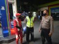Patroli di SPBU Polsek Krembangan Sampaikan Pesan Waspada Penjambretan