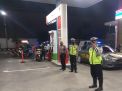 Polsek Asemrowo Lakukan Patroli Malam di SPBU, Sampaikan Himbauan Waspada 3C