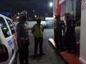 Polsek Asemrowo Laksanakan Patroli Malam di SPBU, Ingatkan Waspada Uang Palsu
