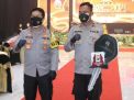 Kapolda Jatim Berikan Penghargaan Kepada Kapolsek Semampir Yang Sukses Membentuk KTS