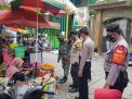 Polsek Krembangan Bareng Koramil Lakukan Penertiban Masker di Pasar Kalianak