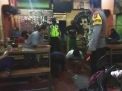 Polsek Asemrowo Lakukan Operasi Pemberlakuan Jam Malam & Penertiban Masker di Warkop & Cafe