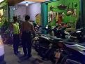 Polsek Asemrowo Bersama Linmas Lakukan Operasi Jam Malam di Warung-Warung, Cegah Kerumunan
