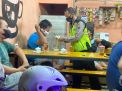 Sasar Warung-Warung, Personil Polsek Krembangan Laksanakan Operasi Penertiban Masker & Penerapan Jam Malam