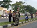 Polres Tanjung Perak Pastikan Penerapan Protokol Kesehatan Tetap Berjalan di Lokasi Swab Tes Antigen di Akses  Tol Suramadu