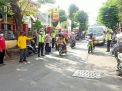 Personil Polsek Asemrowo Gelar Operasi Yustisi Protokol Kesehatan Bareng Satpol PP Kecamatan