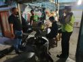 Polsek Asemrowo Sasar Warung-Warung Dalam Rangka Operasi Jam Malam & Penertiban Masker