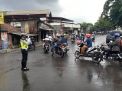 Berikan Pelayanan Masyarakat, Polsek Asemrowo Gelar Pengaturan Pagi