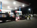 Sambang SPBU, Polsek Asemrowo Laksanakan Patroli Rutin di Malam Hari