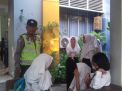 Babinkamtibmas Bongkaran Narsis Bareng Murid SMPN 8
