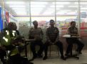 Patroli Malam di Mini Market, Polsek Asemrowo Sampaikan Pesan Waspada 3C