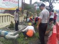Polsek Krembangan Gelar Sabtu Osis Dengan Melaksanakan Penanaman Pohon
