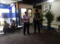 Pantau Keamanan Kantor Bank Melalui Patroli Rutin Setiap Malam