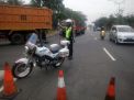 Satlantas Polres Tanjung Perak Gelar Pengaturan Pagi, Berikan Pelayanan Kepada Masyarakat