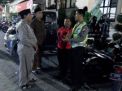 Unit Sabhara Polsek Krembangan Patroli Malam di Pemukiman