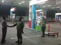 Polsek Asemrowo Patroli SPBU, Sampaikan Pesan Kamtibmas Ke Para Pekerja