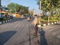Unit Lantas Polsek Asemrowo Lakukan Pengaturan Pagi, Berikan Pelayanan Kepada Masyarakat