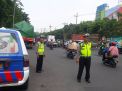 Unit Lantas Polsek Pabean Cantikan Atur Lalu Lintas Pagi, Bantu Keberangkatan Para Pekerja
