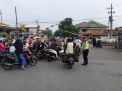 Cegah Kemacetan di Pagi Hari, Unit Lantas Polsek Asemrowo Laksanakan Pengaturan Rutin